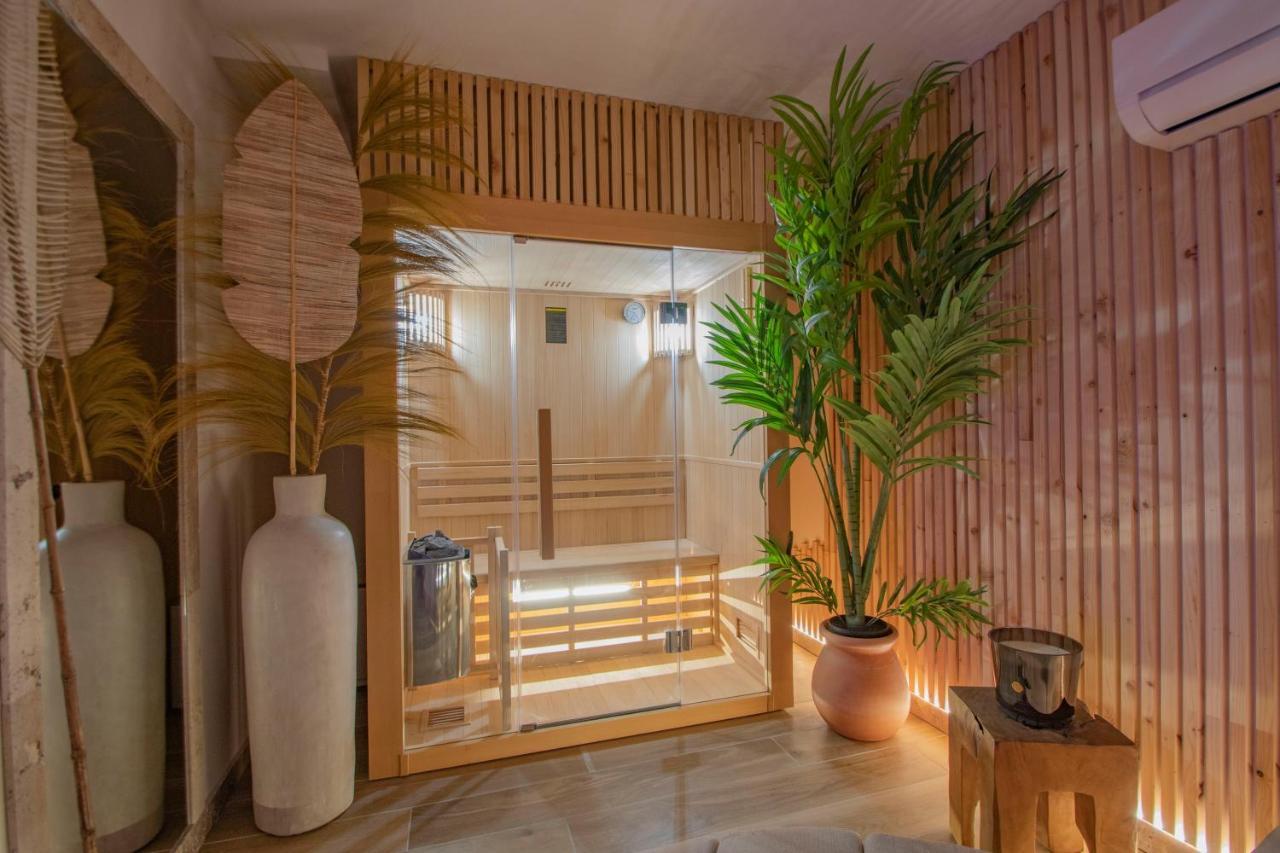 Les Bains D'Eros Hotel Cuers Exterior photo